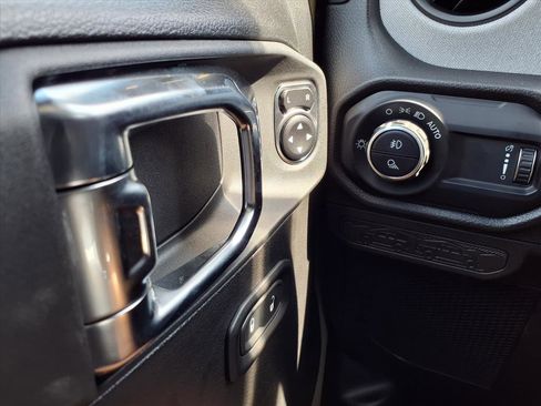 New 2025 Jeep Gladiator Willys image 8