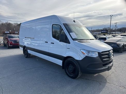 Used 2024 Mercedes-Benz eSprinter 170 Cargo image 7