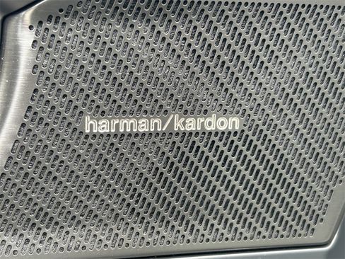 Used 2025 Volvo XC40 B5 Ultra w/ Protection Package image 22