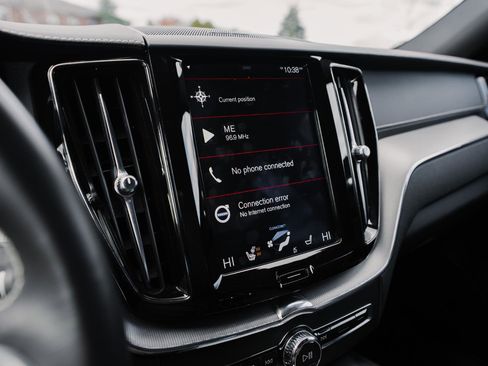 Used 2020 Volvo XC60 T6 R-Design image 31