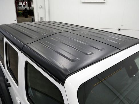 Used 2024 Jeep Wrangler Unlimited Rubicon AWD/4WD image 37