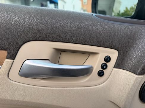 Used 2014 Chrysler 300 C RWD image 21