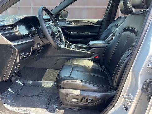 Used 2024 Jeep Grand Cherokee L Limited w/ Luxury Tech Group II image 11