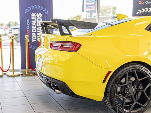 Used 2018 Chevrolet Camaro SS RWD image 15