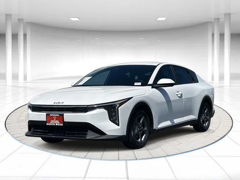 Used 2025 Kia K4 FWD image 1