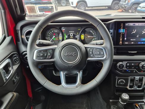 Used 2024 Jeep Wrangler Unlimited Sahara w/ Technology Group AWD/4WD image 14