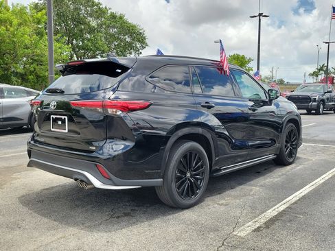 Used 2023 Toyota Highlander XSE FWD image 12