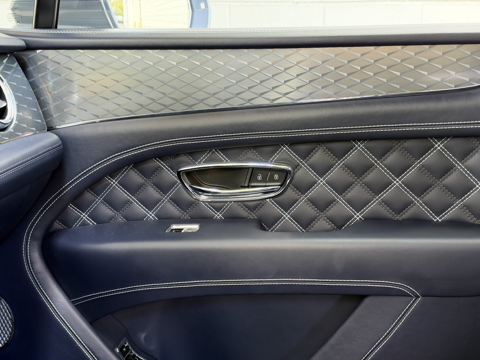 Certified 2021 Bentley Bentayga AWD/4WD image 27