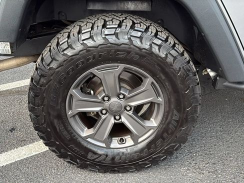 Used 2017 Jeep Wrangler Unlimited Rubicon AWD/4WD image 14