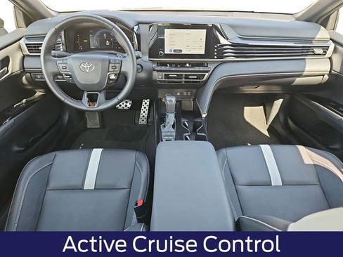 Used 2025 Toyota Camry SE image 11