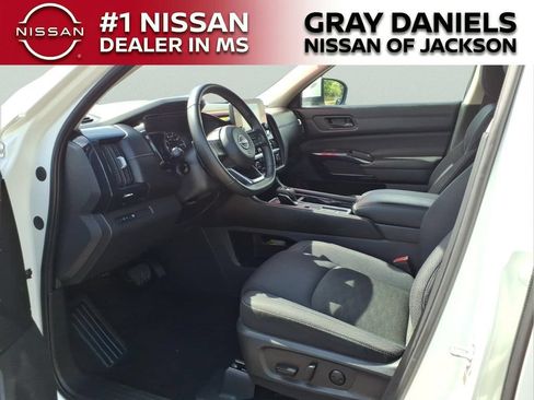 Used 2024 Nissan Pathfinder SV FWD image 24