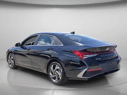 Certified 2024 Hyundai Elantra Limited FWD image 7