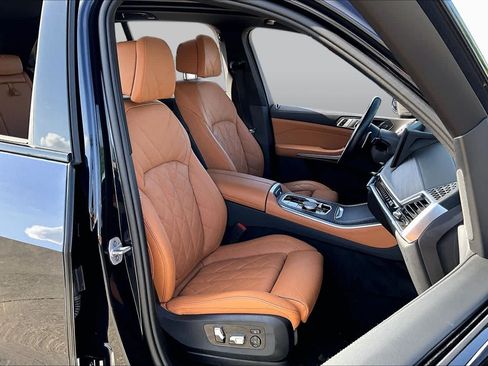 Used 2025 BMW X5 sDrive40i w/ M Sport Package RWD image 8
