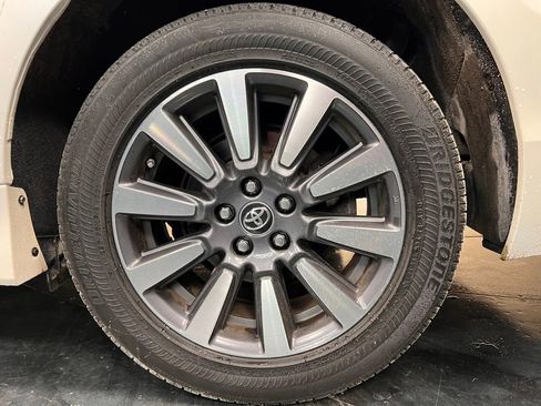 Used 2018 Toyota Sienna XLE w/ XLE Navigation Package image 33