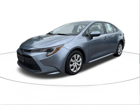 Used 2024 Toyota Corolla LE FWD image 7