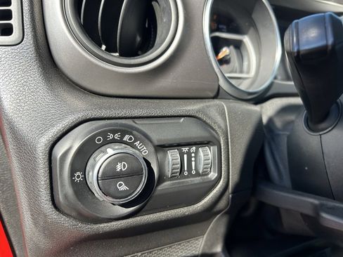 Used 2020 Jeep Gladiator Sport w/ Quick Order Package 24S image 12