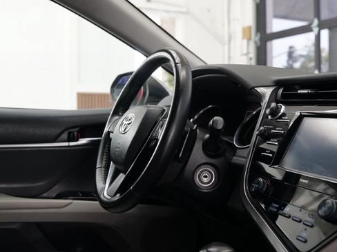 Used 2020 Toyota Camry SE FWD image 33