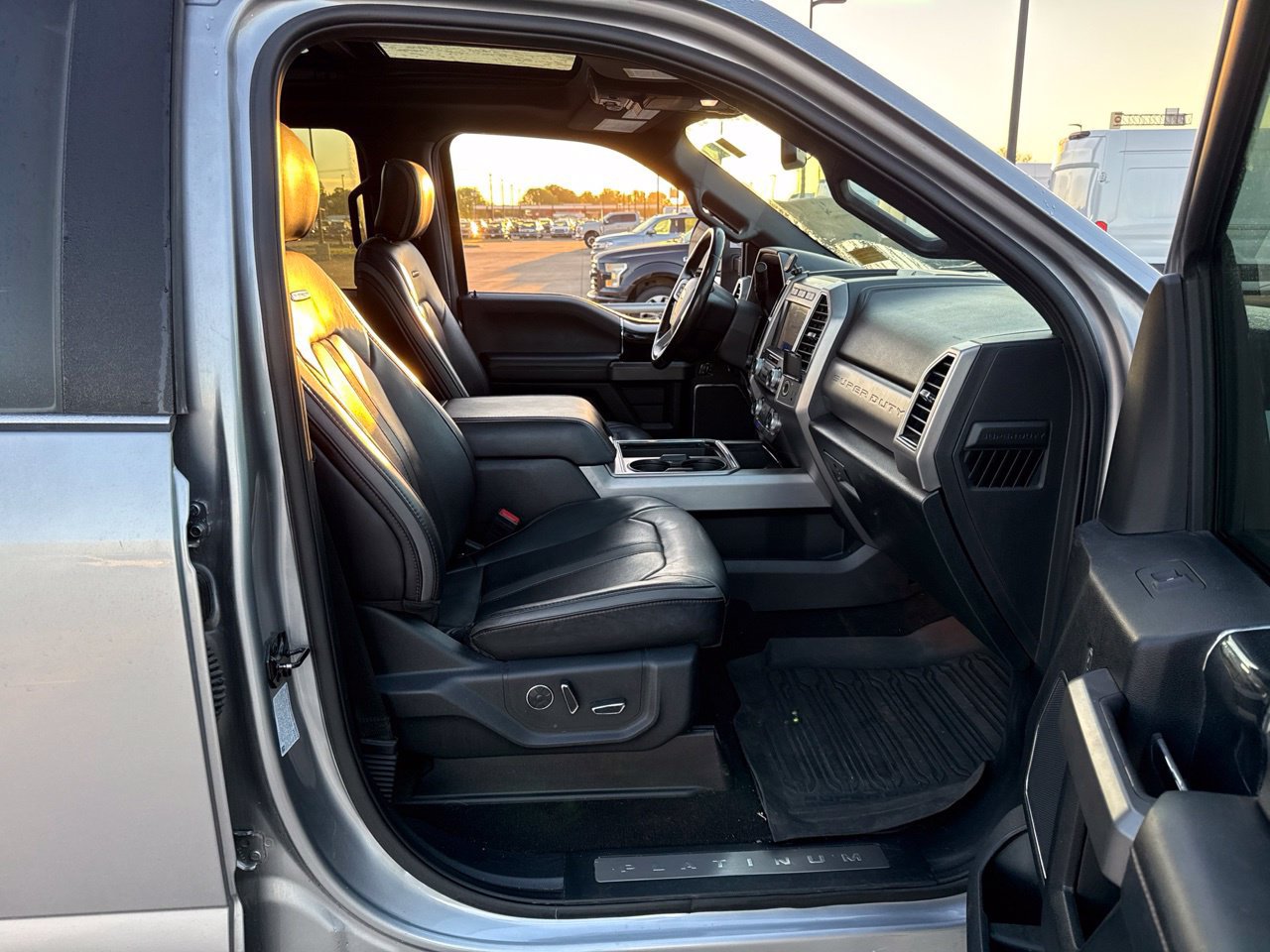 Used 2020 Ford F450 Platinum w/ FX4 Off-Road Package AWD/4WD image 13