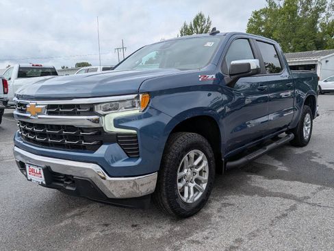 Used 2024 Chevrolet Silverado 1500 LT w/ Z71 Off-Road Package AWD/4WD image 3