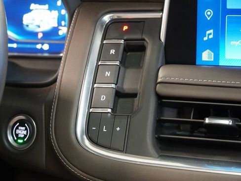 Used 2022 Chevrolet Tahoe Z71 w/ Z71 Off-Road Package AWD/4WD image 25