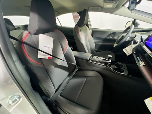 New 2026 Toyota Prius Plug-In Hybrid FWD image 31