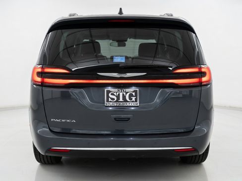 Used 2022 Chrysler Pacifica Touring-L FWD image 5