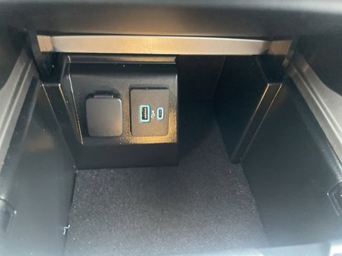 Used 2021 Ford Explorer XLT w/ Equipment Group 202A image 31