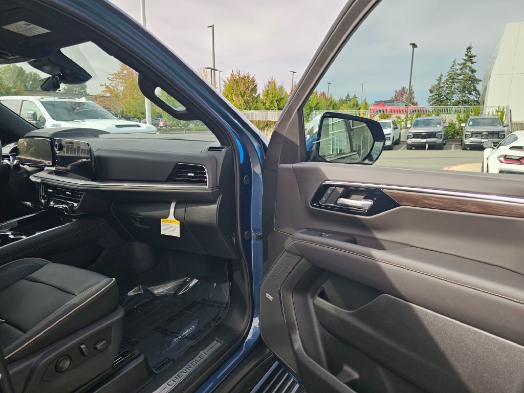 New 2026 Chevrolet Suburban Premier AWD/4WD image 12