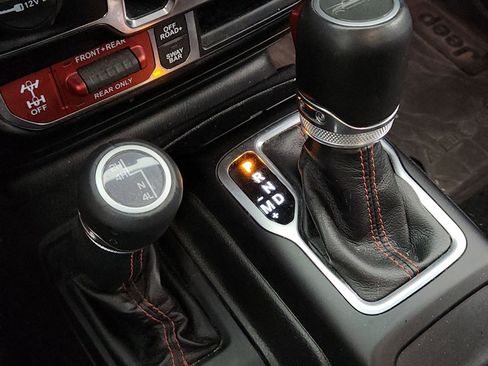 Used 2022 Jeep Gladiator Rubicon w/ Cold Weather Group image 31