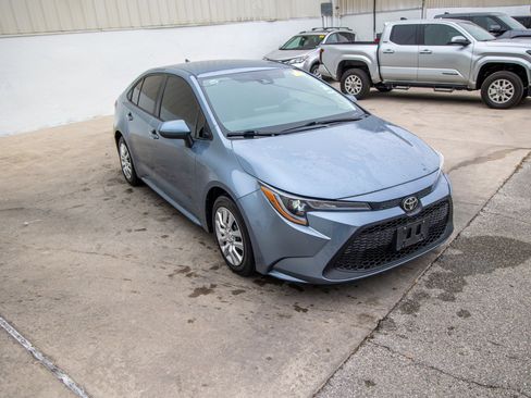 Used 2022 Toyota Corolla LE image 5