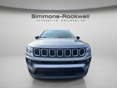 Used 2023 Jeep Compass Latitude AWD/4WD image 6