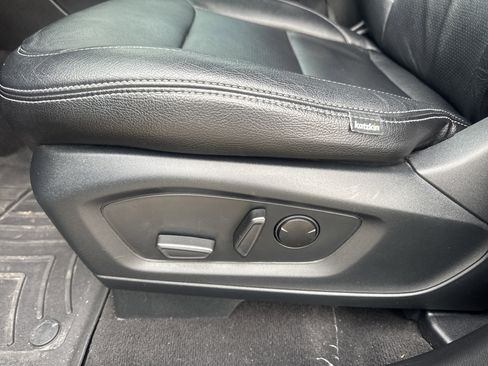 Used 2023 Ford Explorer XLT image 7