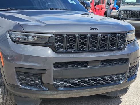 Used 2023 Jeep Grand Cherokee L Laredo image 7