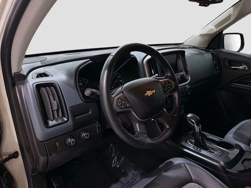 Used 2022 Chevrolet Colorado Z71 AWD/4WD image 9