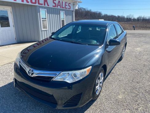 Used 2014 Toyota Camry LE image 3