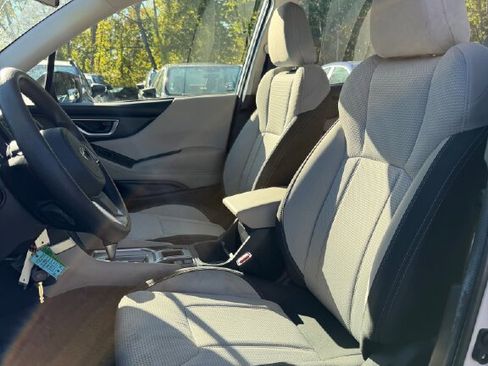 Used 2022 Subaru Forester Base image 9