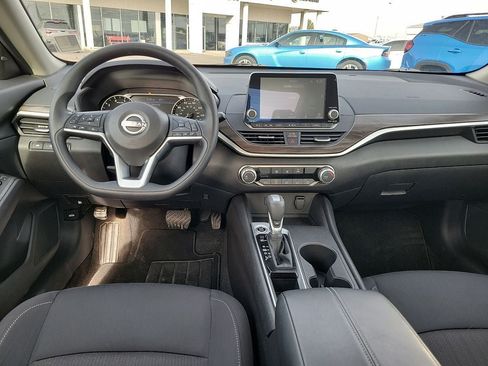 Used 2025 Nissan Altima 2.5 SV FWD image 10