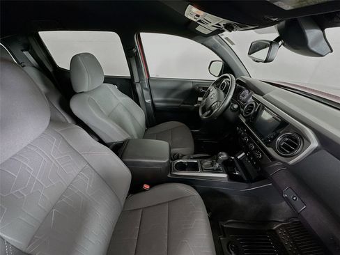 Certified 2018 Toyota Tacoma TRD Off-Road image 27