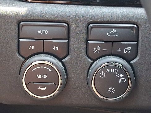 Used 2023 Chevrolet Silverado 1500 LT AWD/4WD image 25