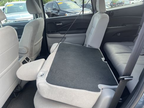Used 2021 Honda Pilot EX image 16