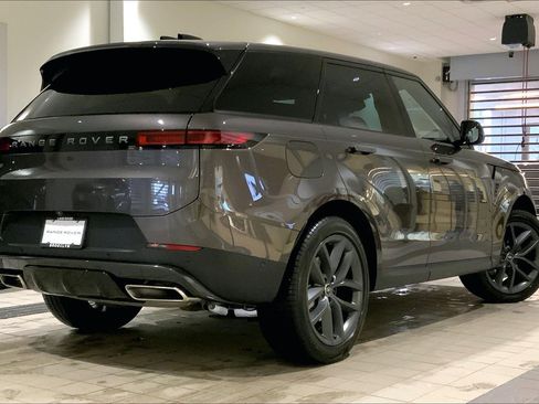 Used 2025 Land Rover Range Rover Sport SE image 12