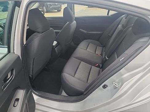 Used 2024 Nissan Altima 2.5 SV image 11