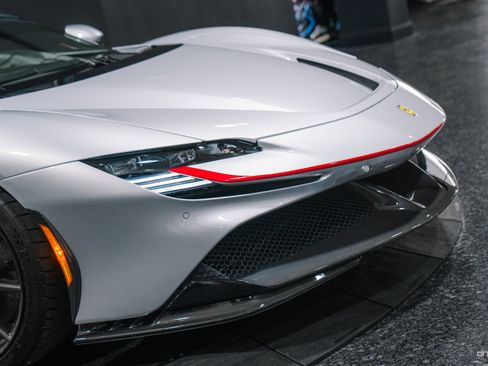 Used 2022 Ferrari SF90 Spider image 6