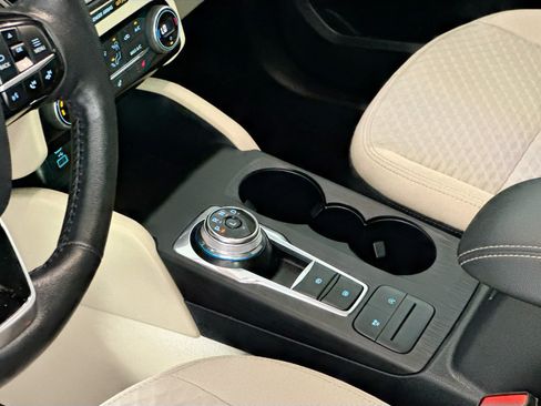 Used 2021 Ford Escape SE w/ SE Sport Appearance Package AWD/4WD image 28