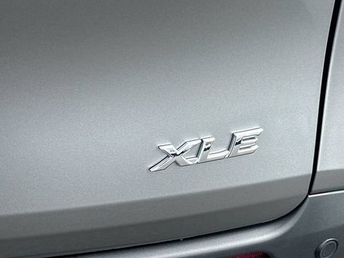 Used 2026 Toyota Sienna XLE FWD image 34