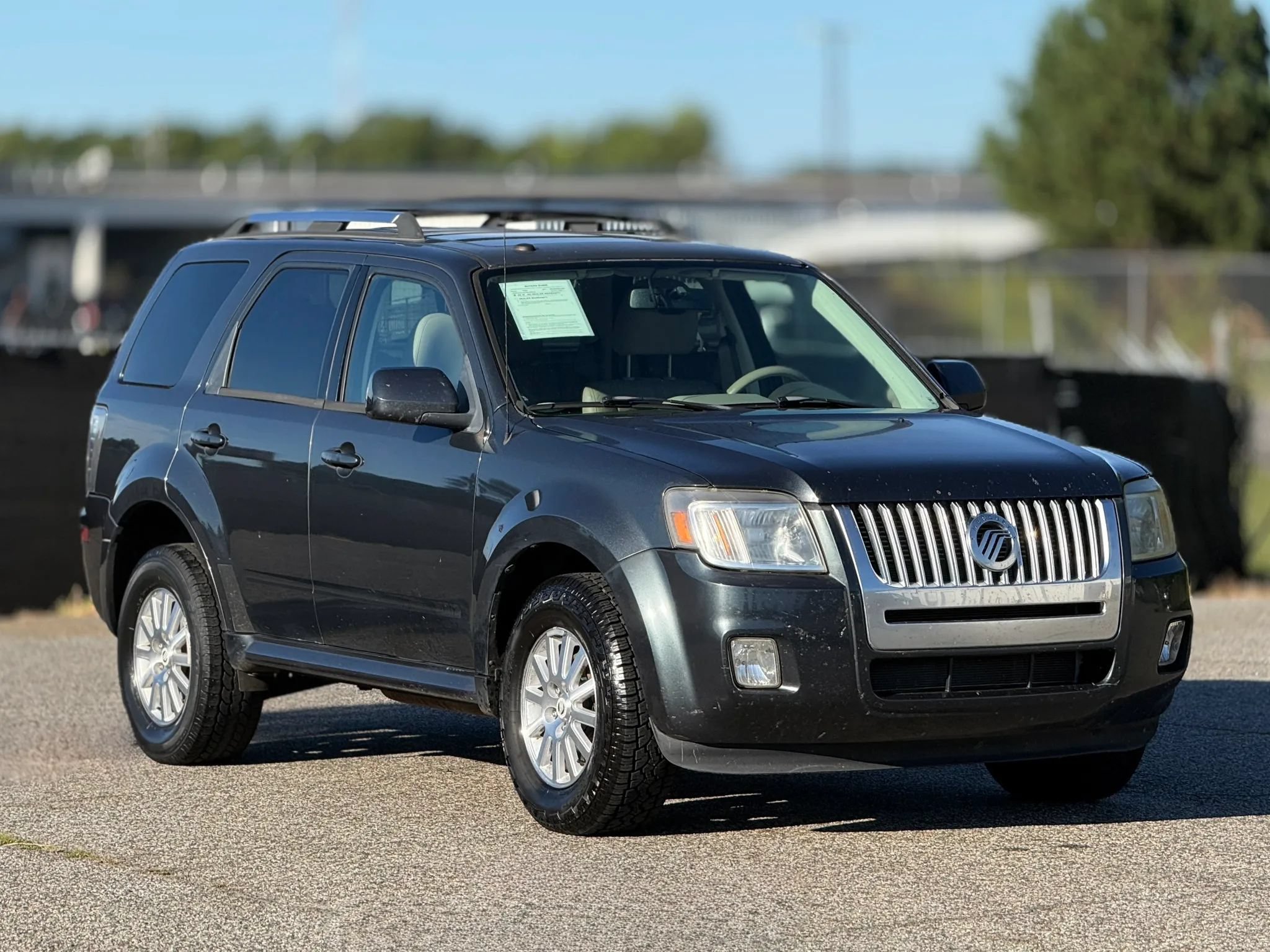 Used 2010 Mercury Mariner Premier FWD image 1