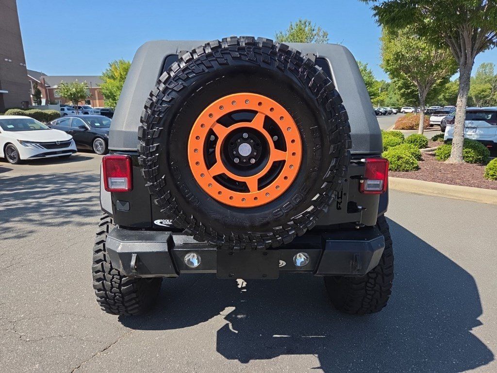 Used 2015 Jeep Wrangler Unlimited Rubicon w/ Connectivity Group AWD/4WD image 6