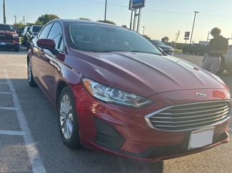 Used 2019 Ford Fusion SE image 1