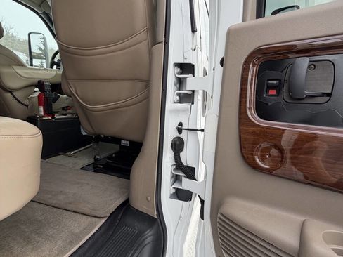 Used 2005 GMC TopKick C4500 4x4 Crew Cab image 65