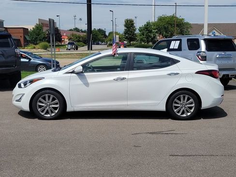Used 2015 Hyundai Elantra SE w/ Option Group 02 FWD image 2